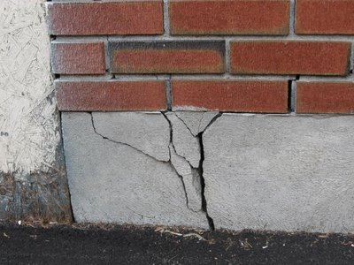 cracked-foundation1.jpg